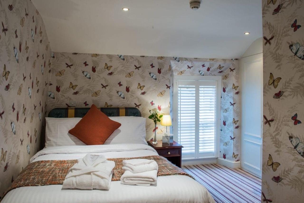 The Bear, Cowbridge Hotel ภายนอก รูปภาพ