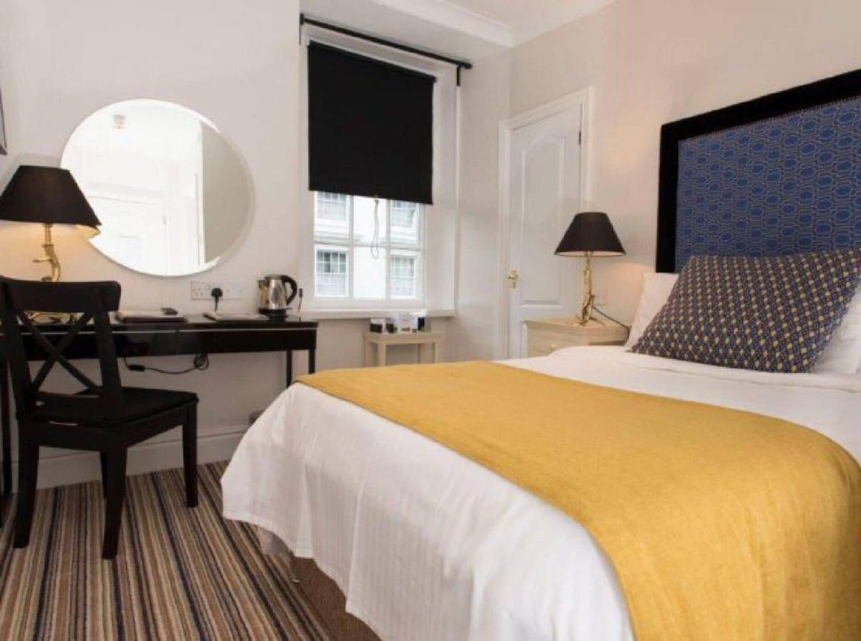 The Bear, Cowbridge Hotel ภายนอก รูปภาพ