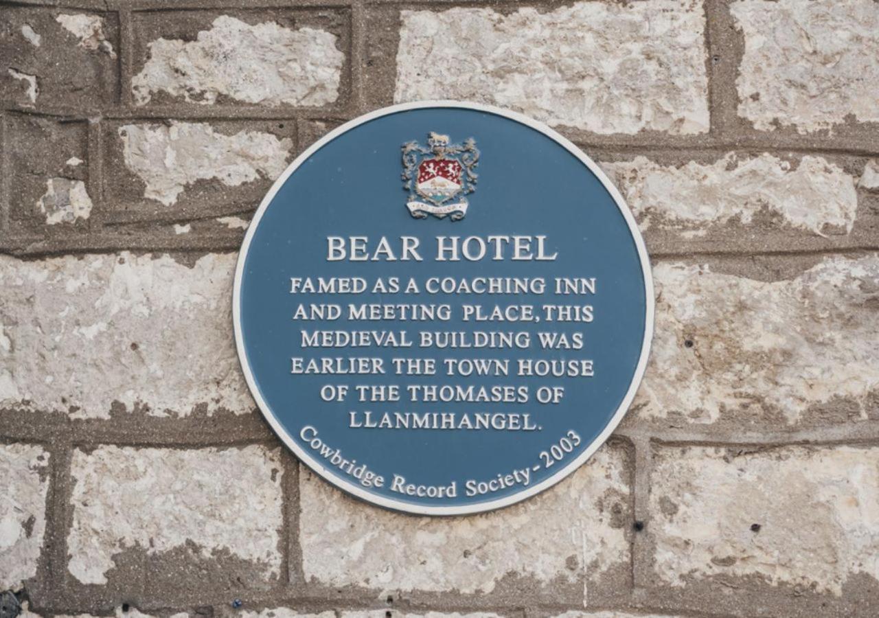 The Bear, Cowbridge Hotel ภายนอก รูปภาพ