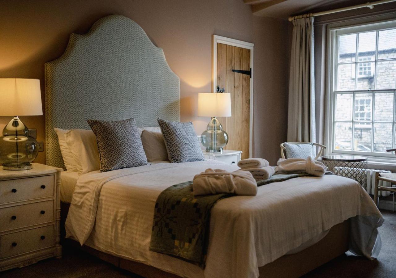 The Bear, Cowbridge Hotel ภายนอก รูปภาพ