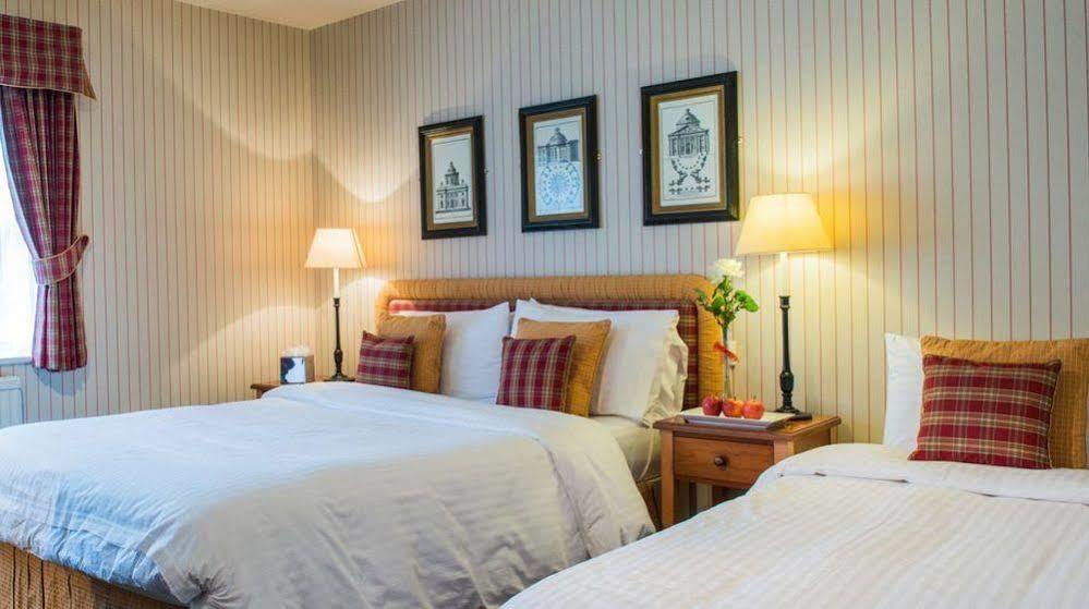 The Bear, Cowbridge Hotel ภายนอก รูปภาพ
