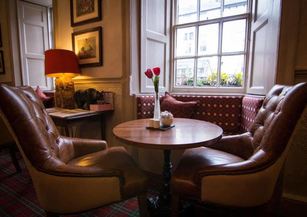 The Bear, Cowbridge Hotel ภายนอก รูปภาพ